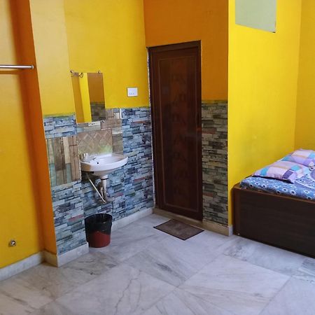 Amar Priya Guest House Kolkata Exterior photo